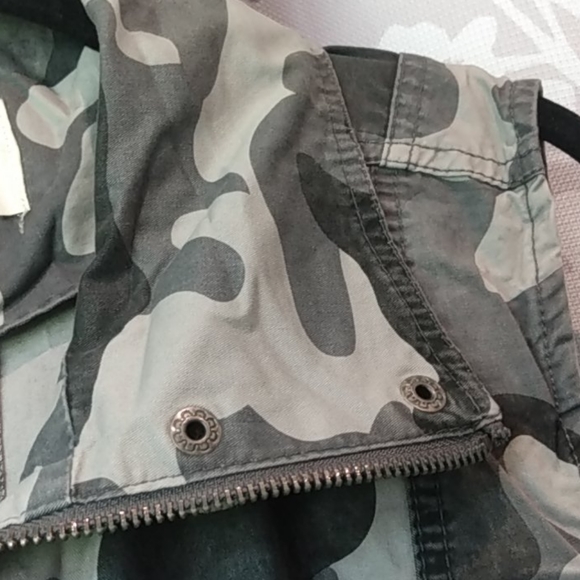 Camo Jacket/Vest ♡ - Picture 3 of 6